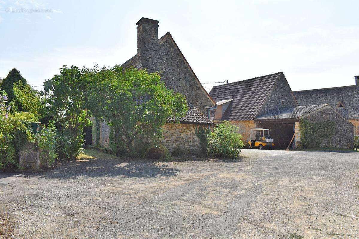 Maison à SAINT-GENIES