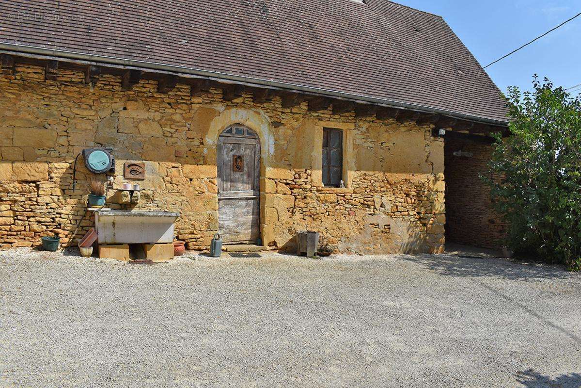 Maison à SAINT-GENIES