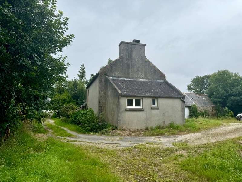 Maison à PLOUGUIN