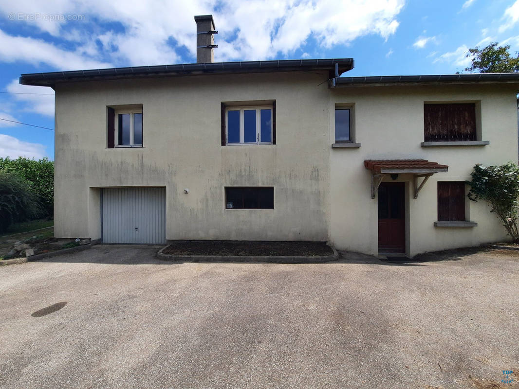 Maison à SAINT-JEAN-BONNEFONDS