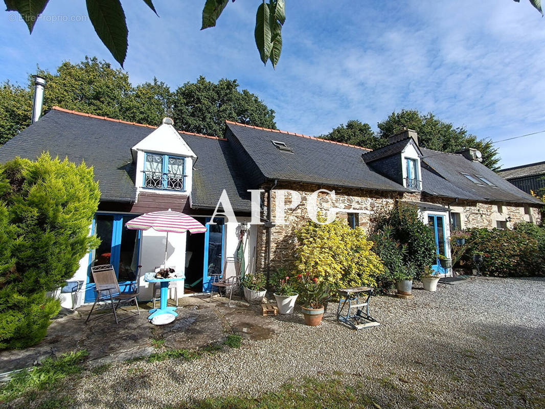 Maison à MUR-DE-BRETAGNE