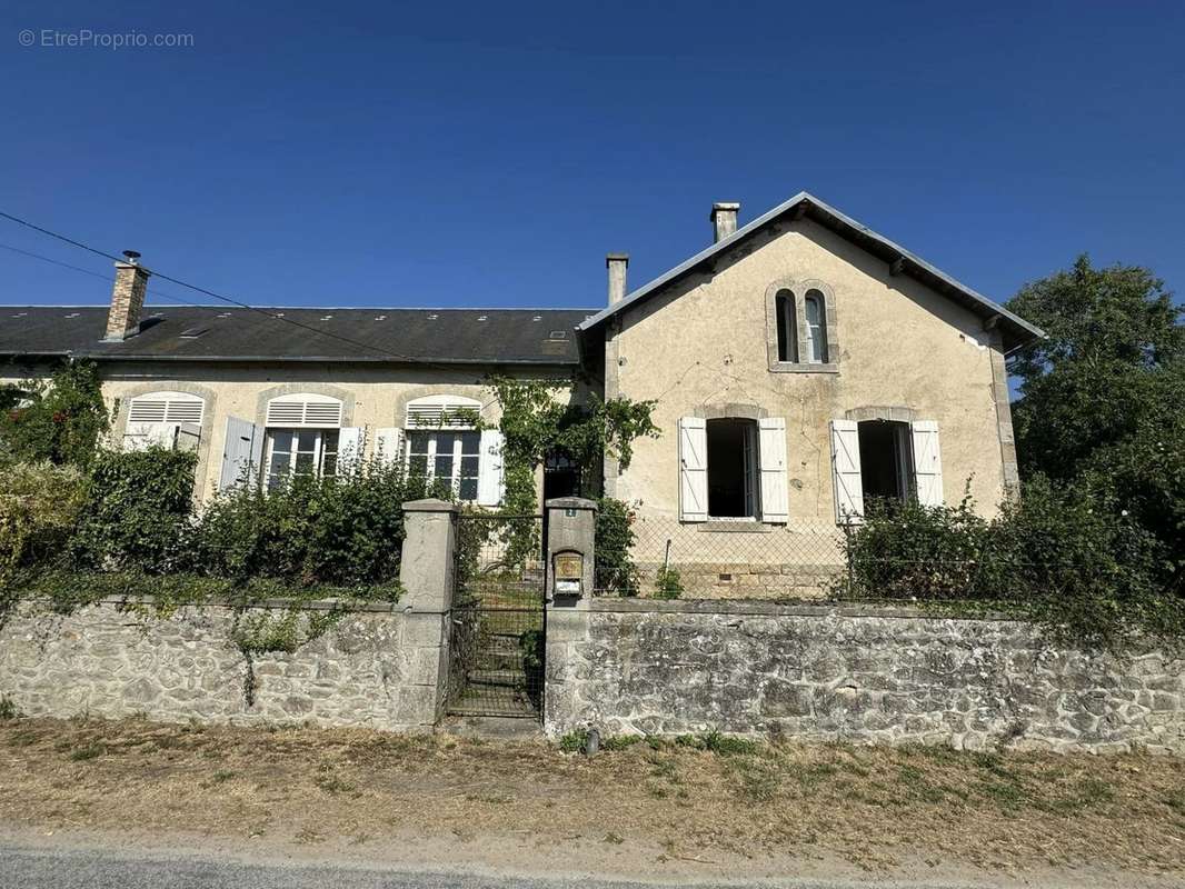 Maison à SAINT-PIERRE-DE-FURSAC