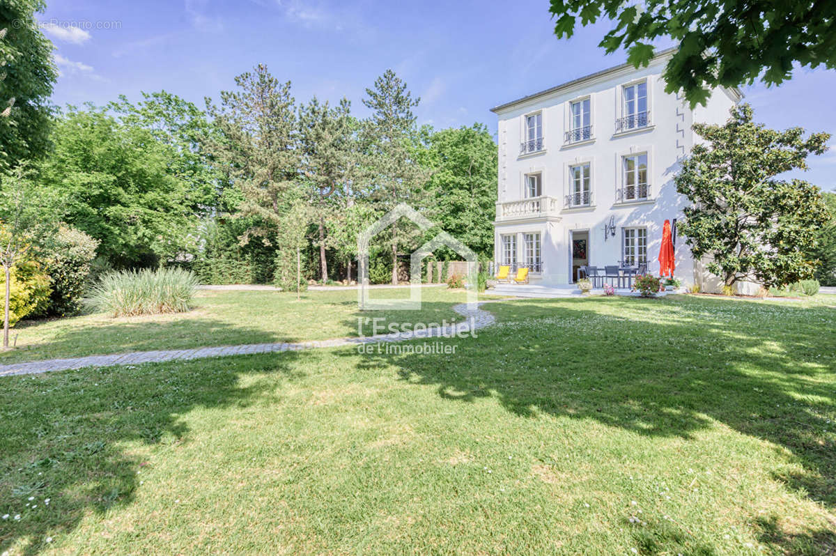 Maison à MAISONS-LAFFITTE