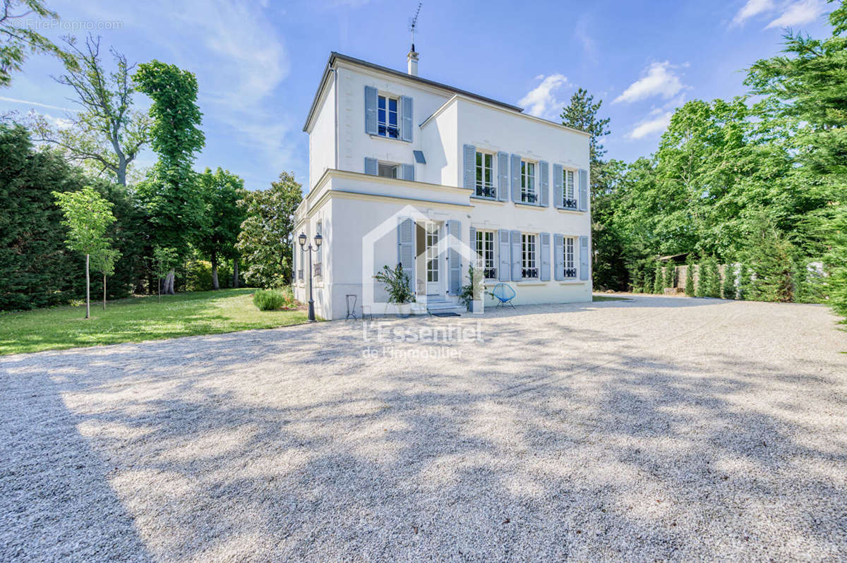 Maison à MAISONS-LAFFITTE