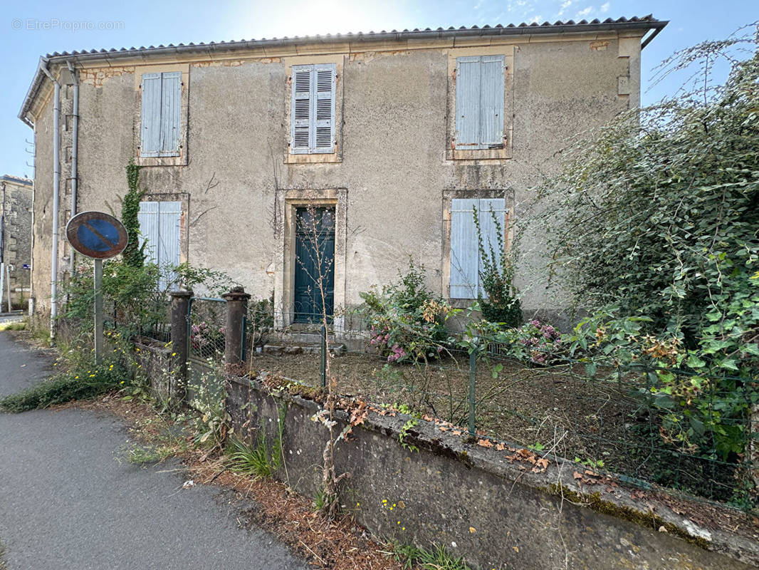 Maison à NALLIERS