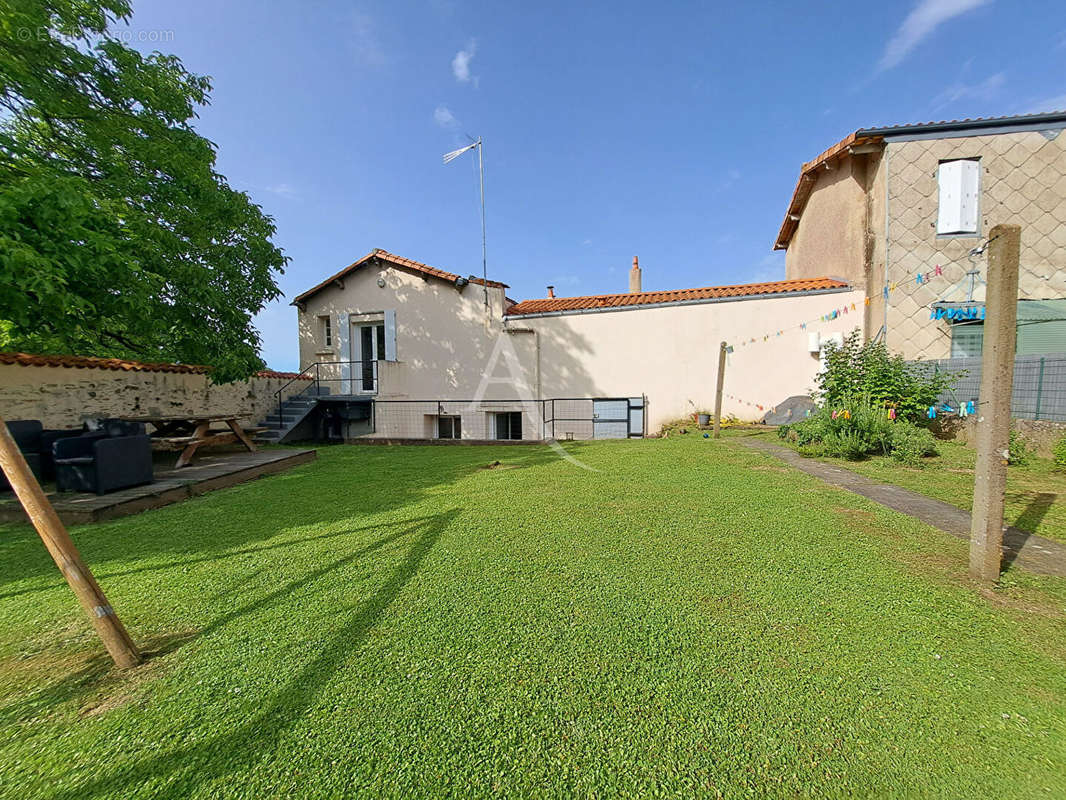 Maison à LES HERBIERS