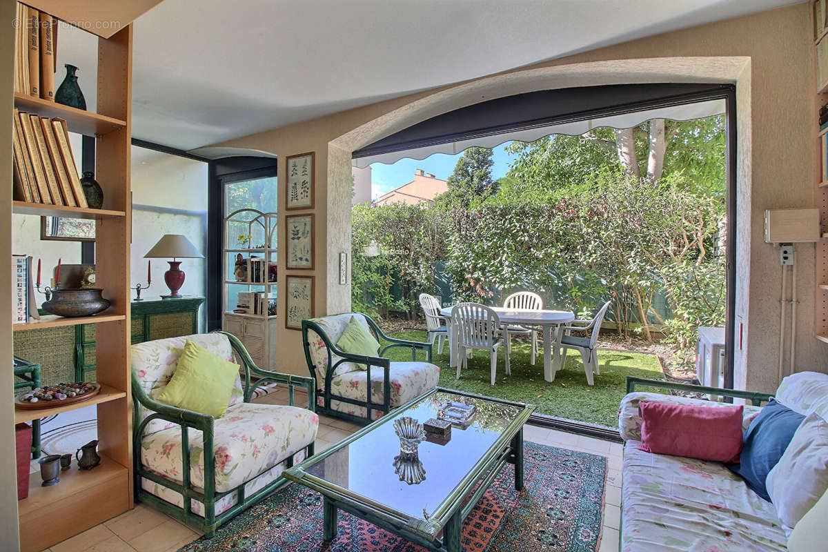 Appartement à MOUGINS