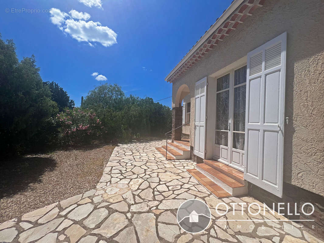 Maison à ROQUEBRUNE-SUR-ARGENS