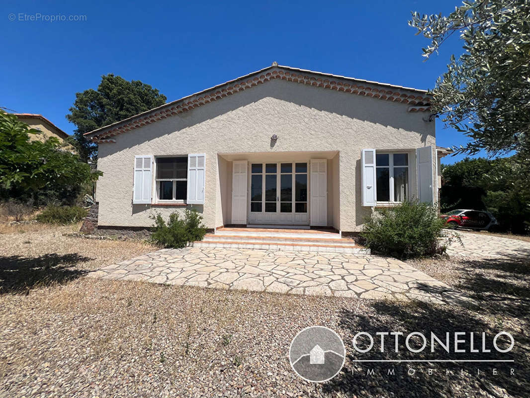 Maison à ROQUEBRUNE-SUR-ARGENS