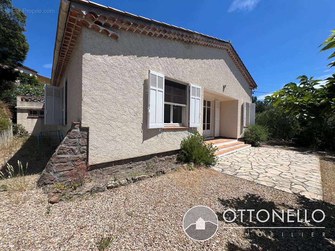 Maison à ROQUEBRUNE-SUR-ARGENS