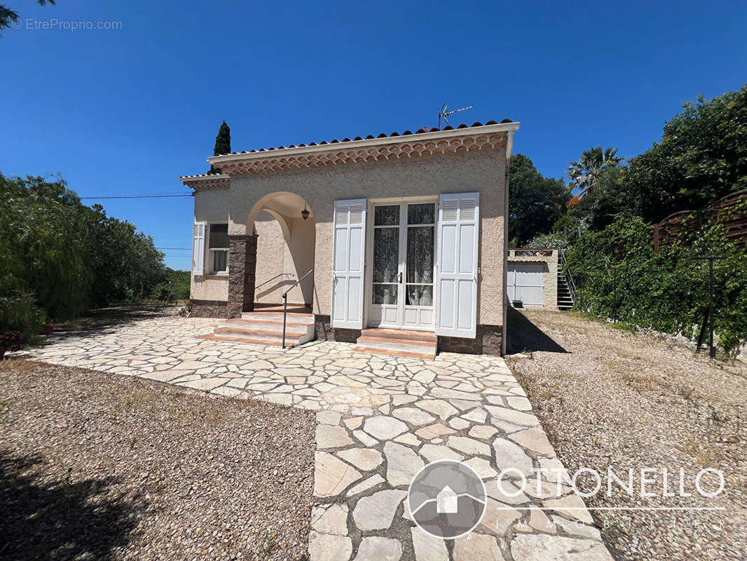 Maison à ROQUEBRUNE-SUR-ARGENS