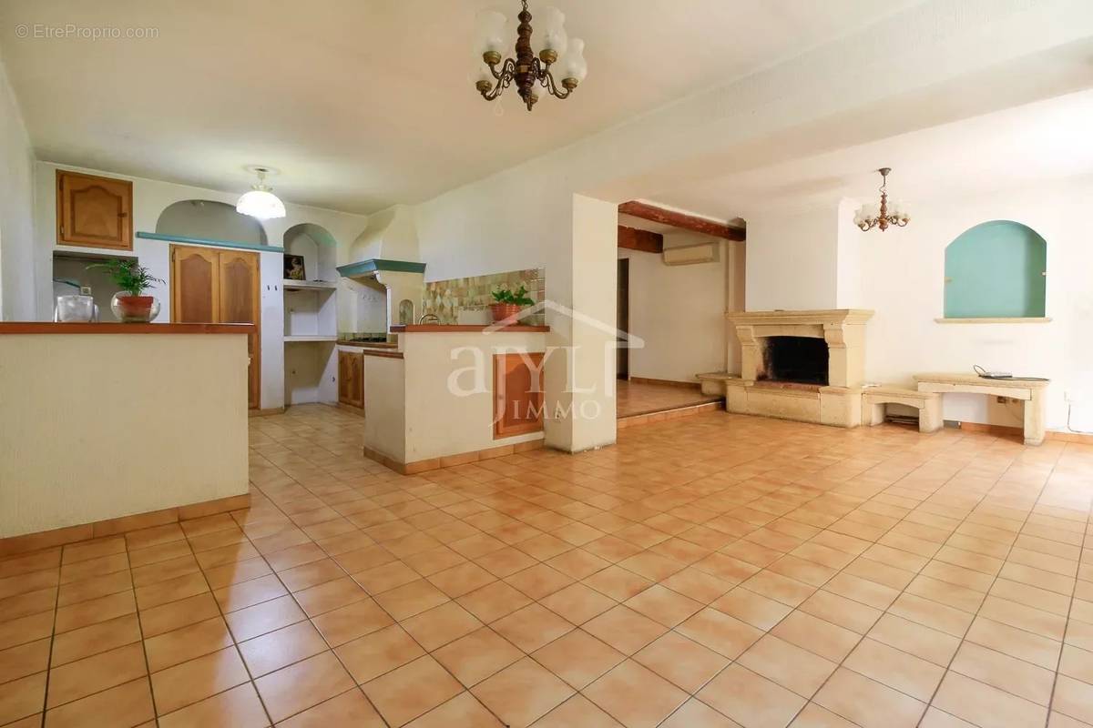 Appartement à ROGNES