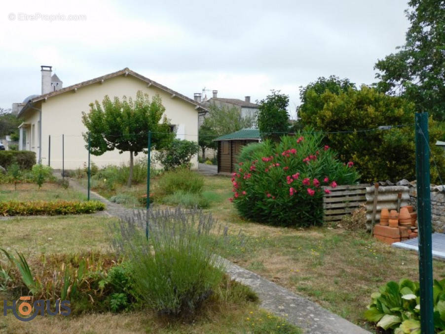 Maison à SAINT-ROMAIN-DE-BENET