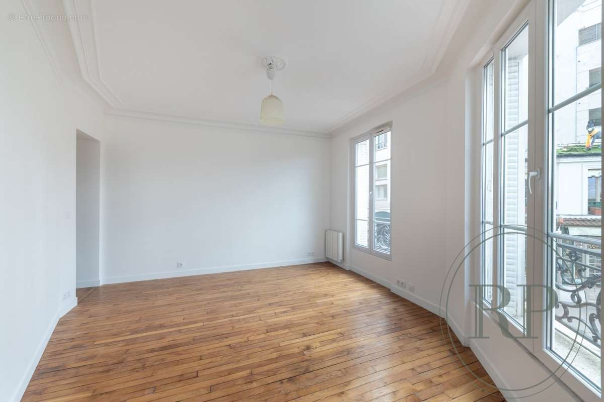 Appartement à PARIS-15E