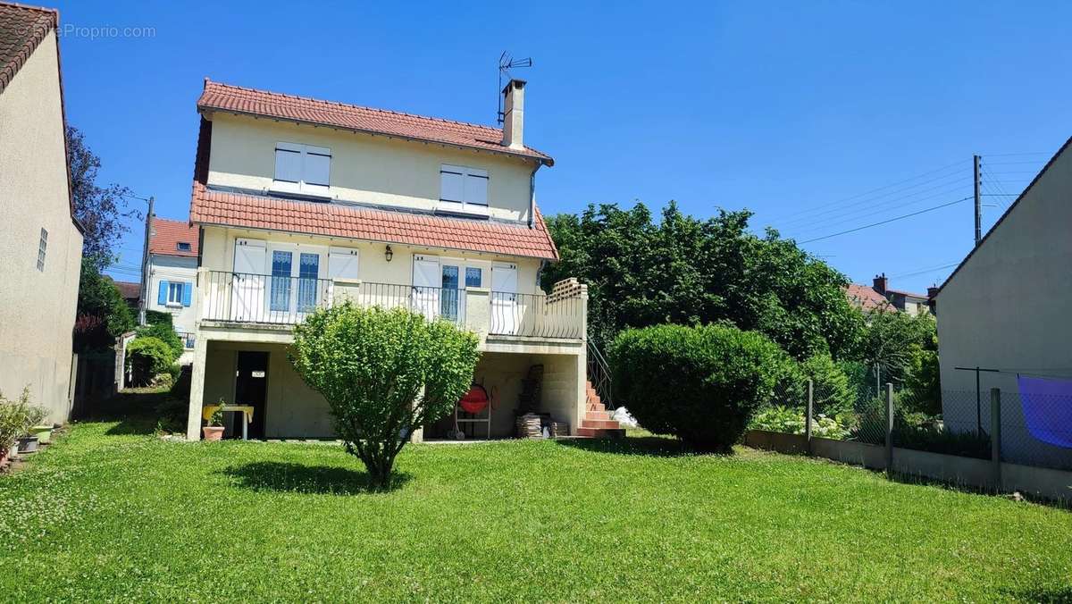 Maison à CHANTELOUP-LES-VIGNES