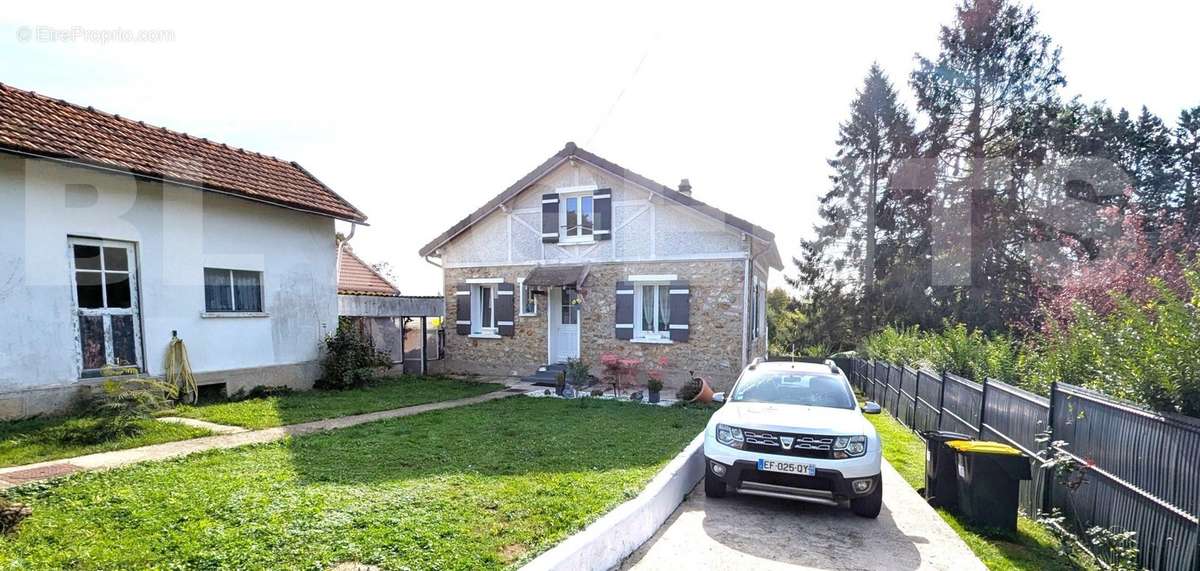 facade avec garage - Maison à LA FERTE-SOUS-JOUARRE