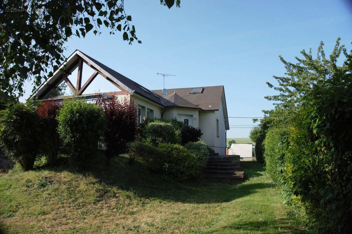 Maison à MILLY-SUR-THERAIN