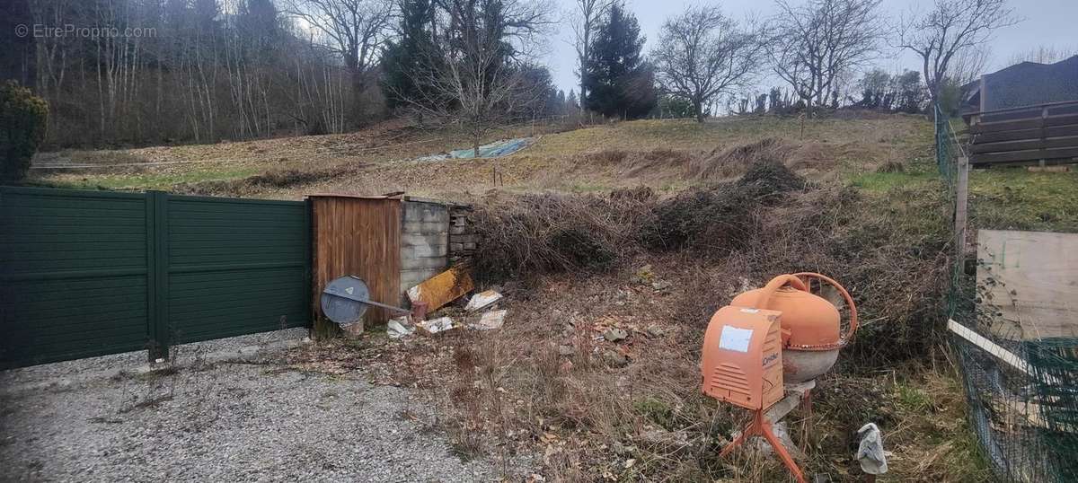 Terrain à LYAUD