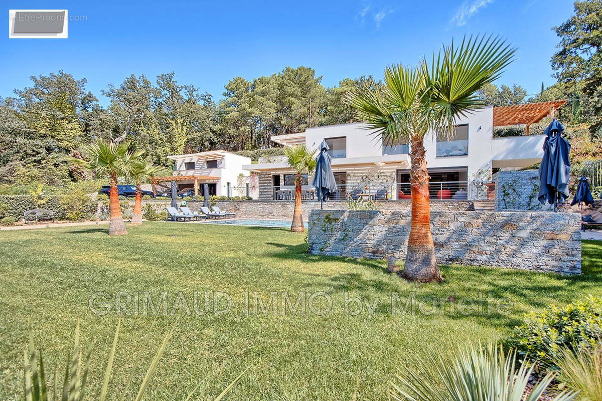 Maison à LA GARDE-FREINET