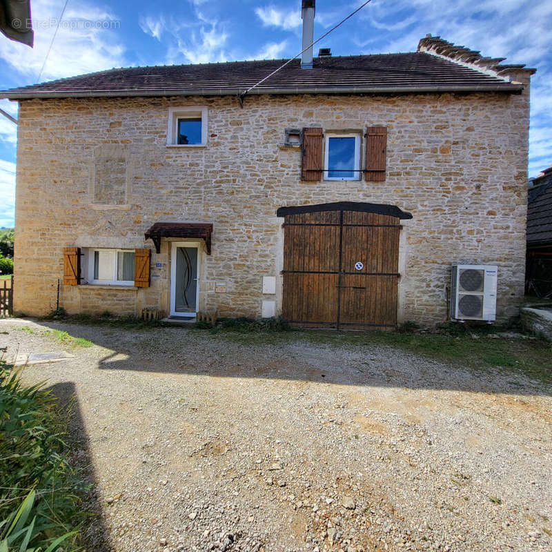 Maison à MESSIA-SUR-SORNE