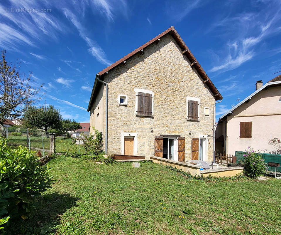 Maison à MESSIA-SUR-SORNE