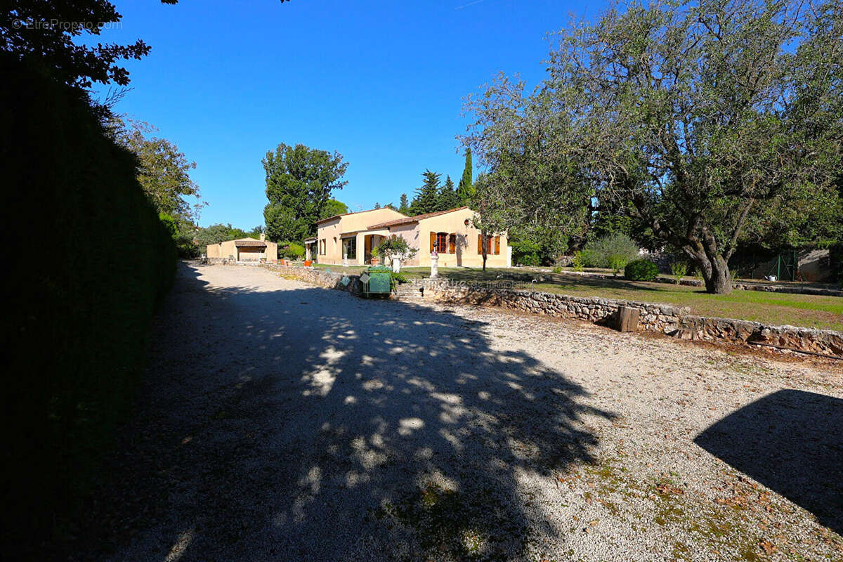 Maison à SAINT-CEZAIRE-SUR-SIAGNE