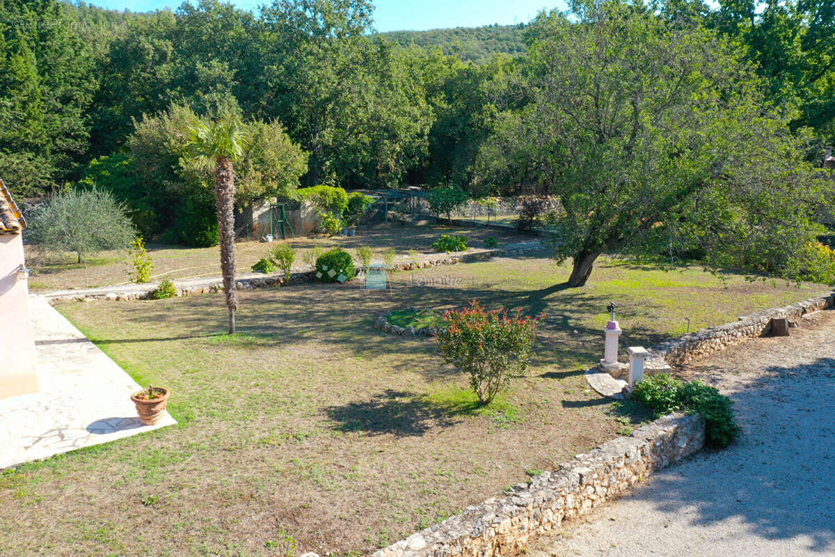 Maison à SAINT-CEZAIRE-SUR-SIAGNE