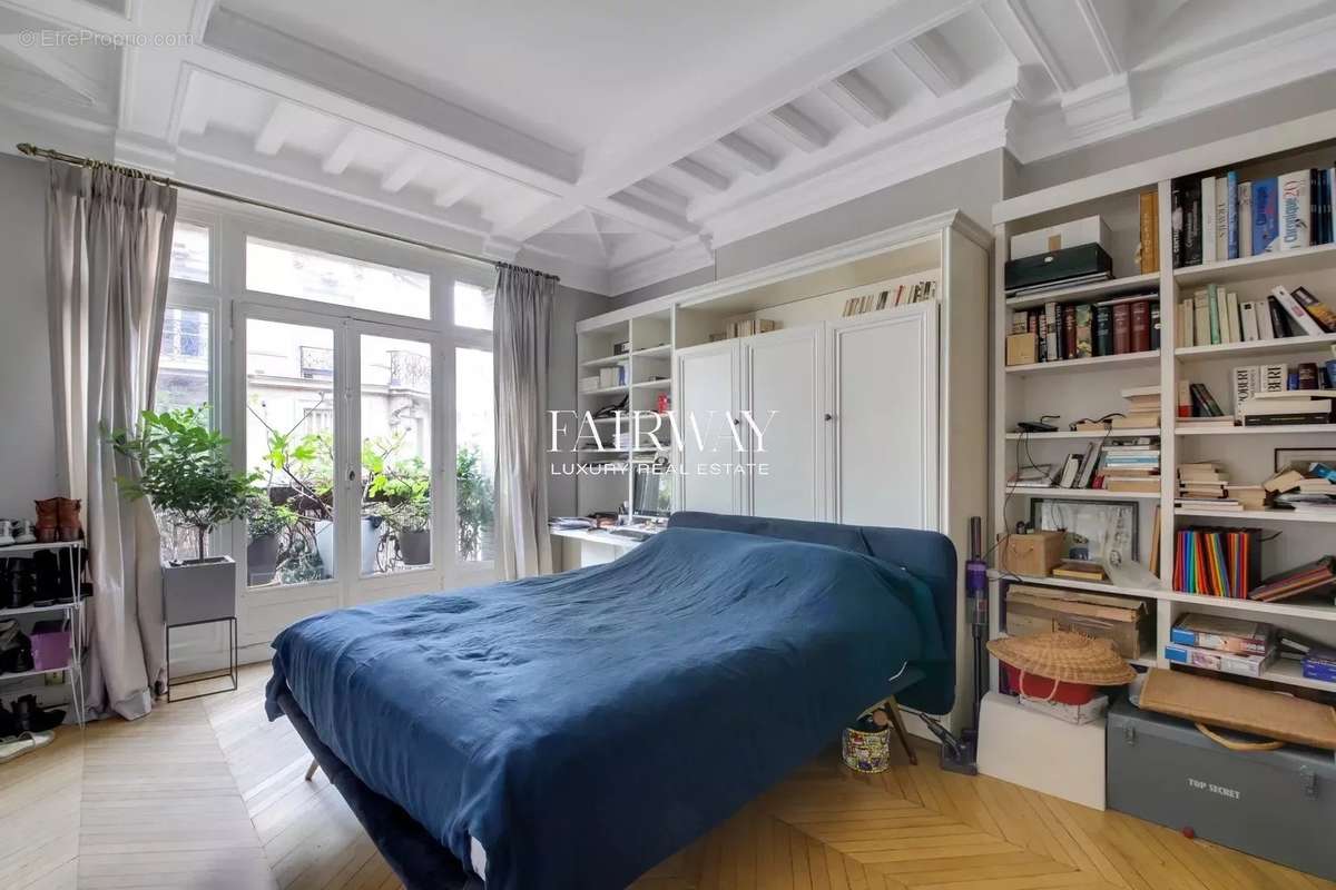 Appartement à PARIS-17E