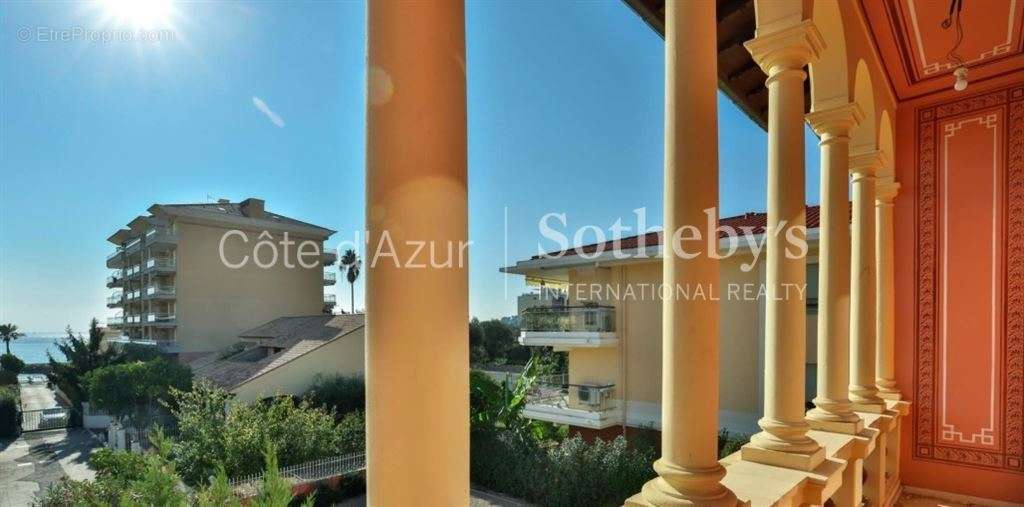 Appartement à ROQUEBRUNE-CAP-MARTIN