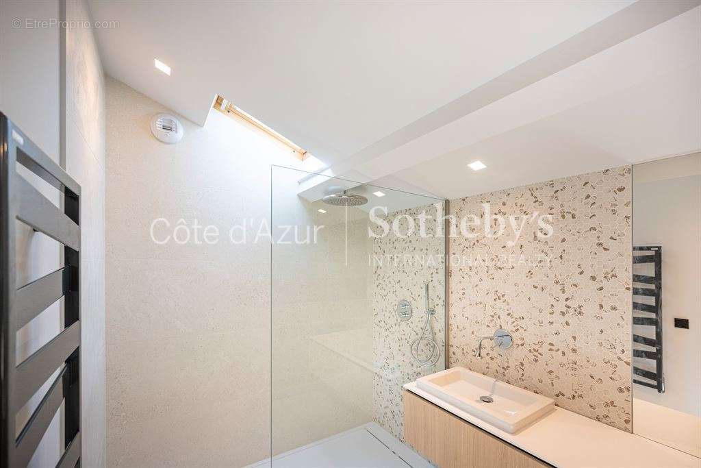 Appartement à ROQUEBRUNE-CAP-MARTIN