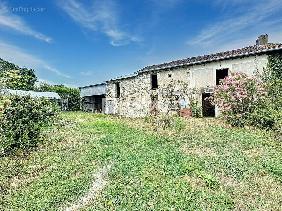 Maison à MONTREUIL-BELLAY