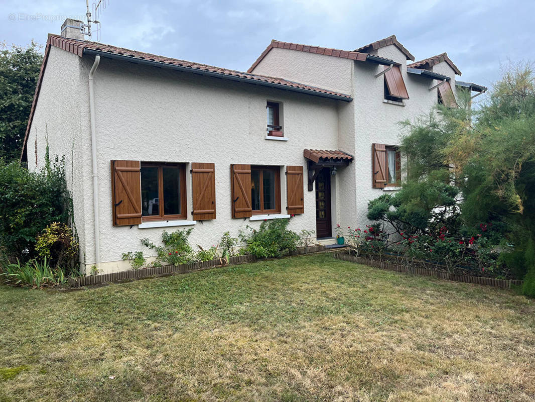 Maison à FONTAINE-LE-COMTE