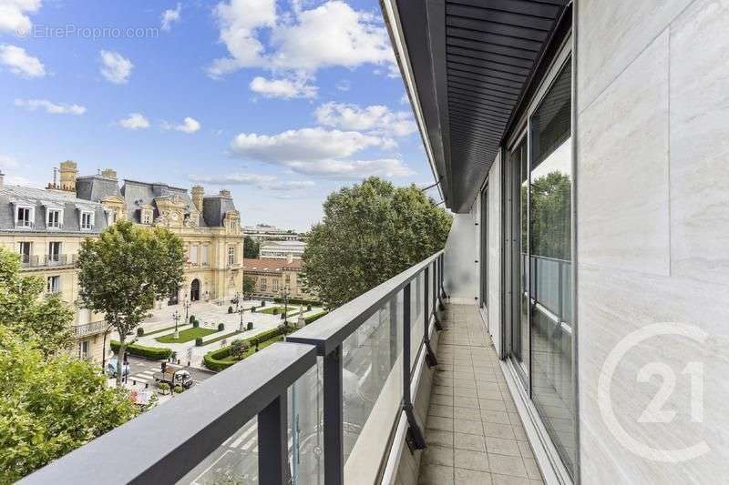 Appartement à NEUILLY-SUR-SEINE