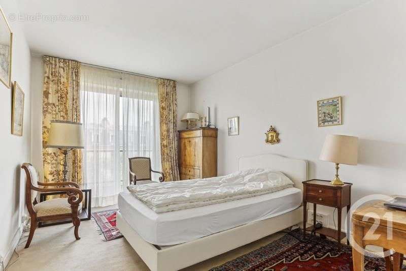 Appartement à NEUILLY-SUR-SEINE