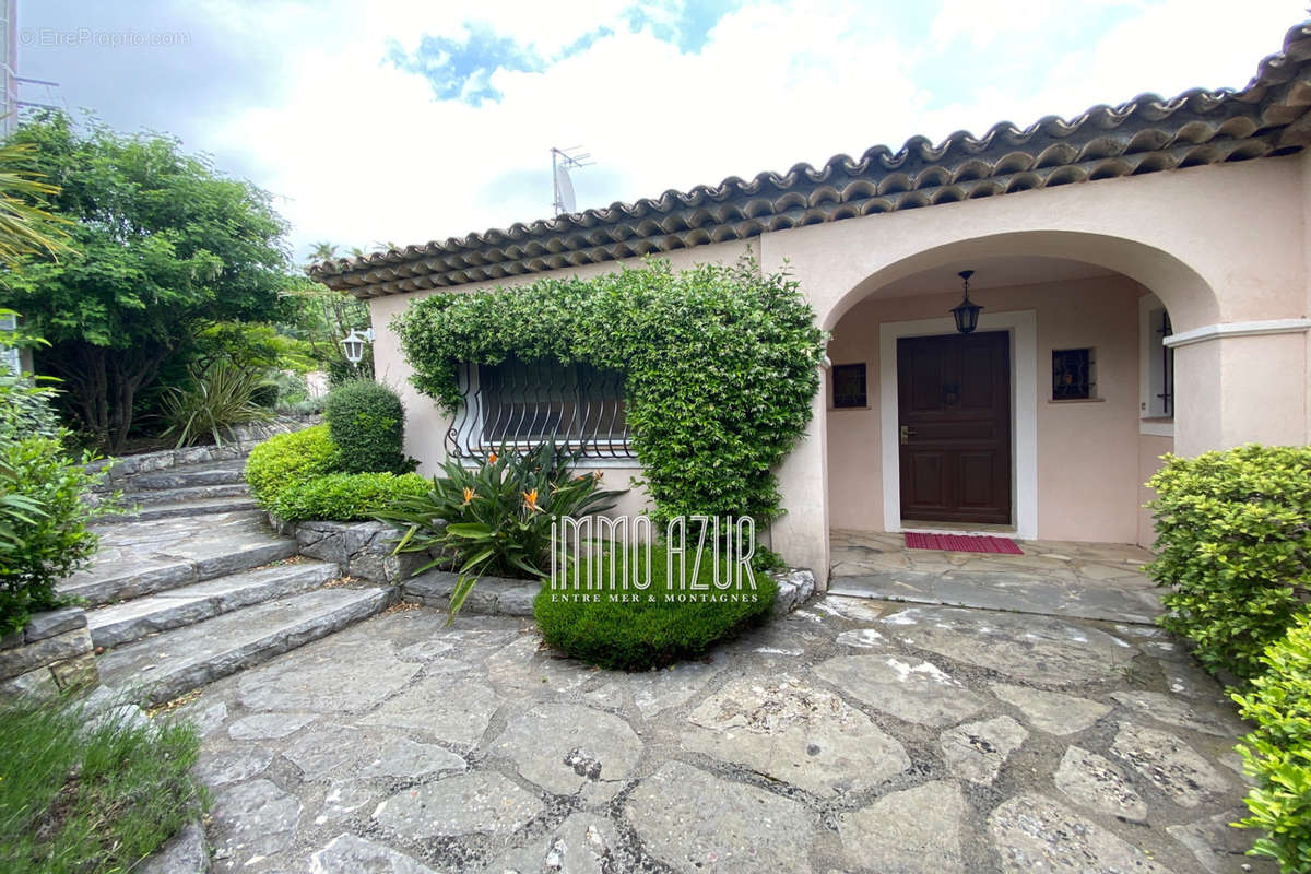 Maison à TOURRETTES-SUR-LOUP