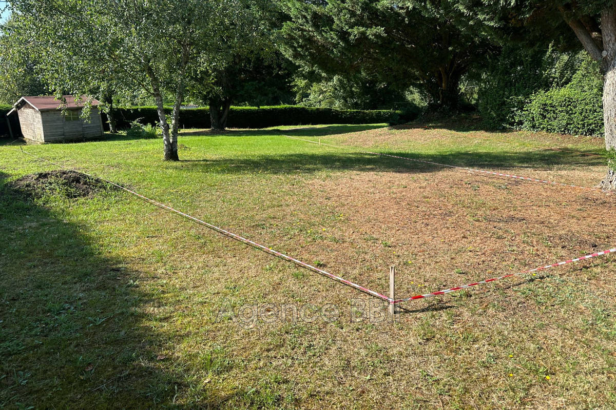 Terrain à SAINT-VINCENT-DE-BOISSET