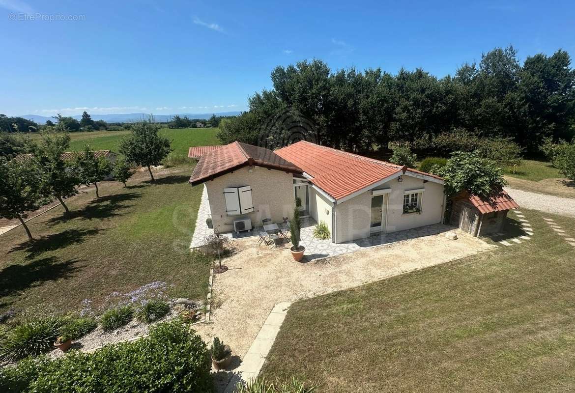 Maison à LAPEYROUSE-MORNAY