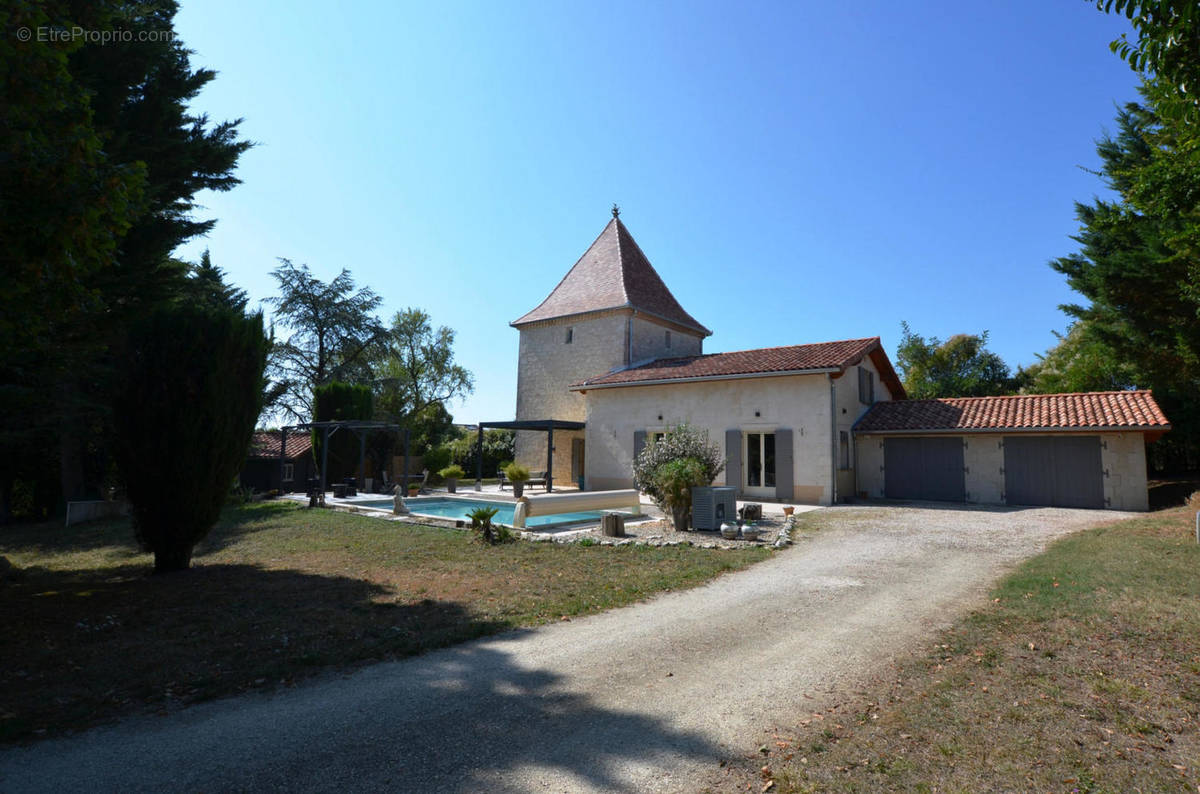 010 - Maison à SAINT-CLAR