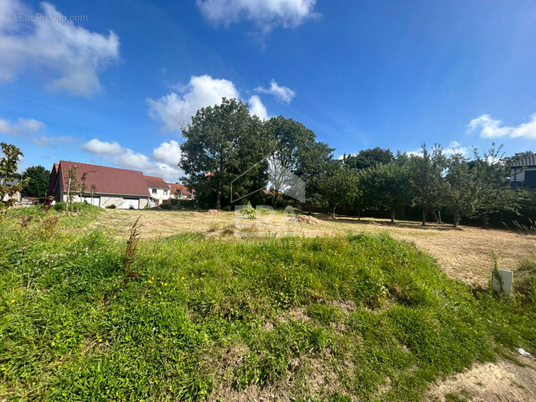 Terrain à LA CAPELLE-LES-BOULOGNE