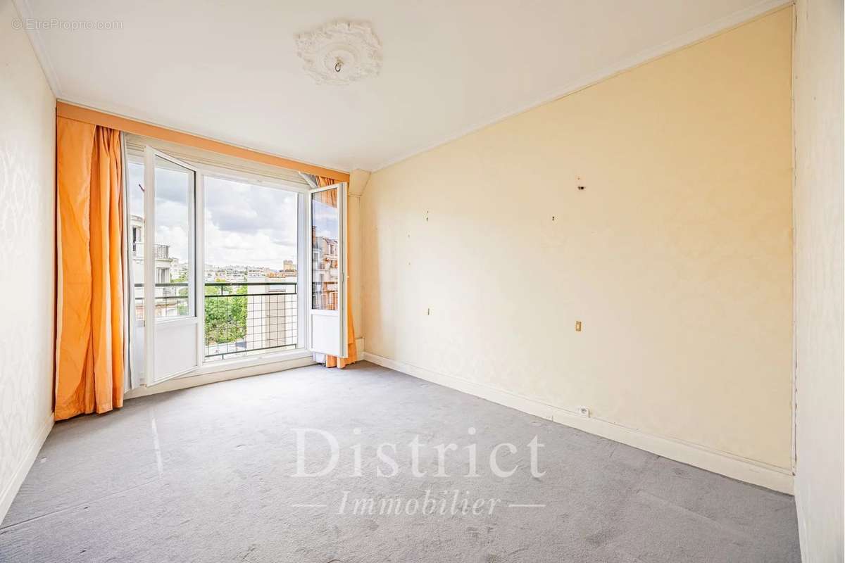 Appartement à PARIS-16E