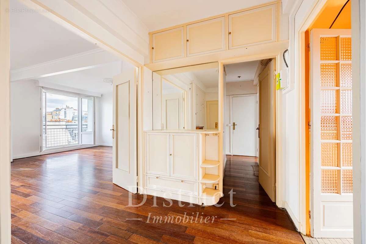 Appartement à PARIS-16E