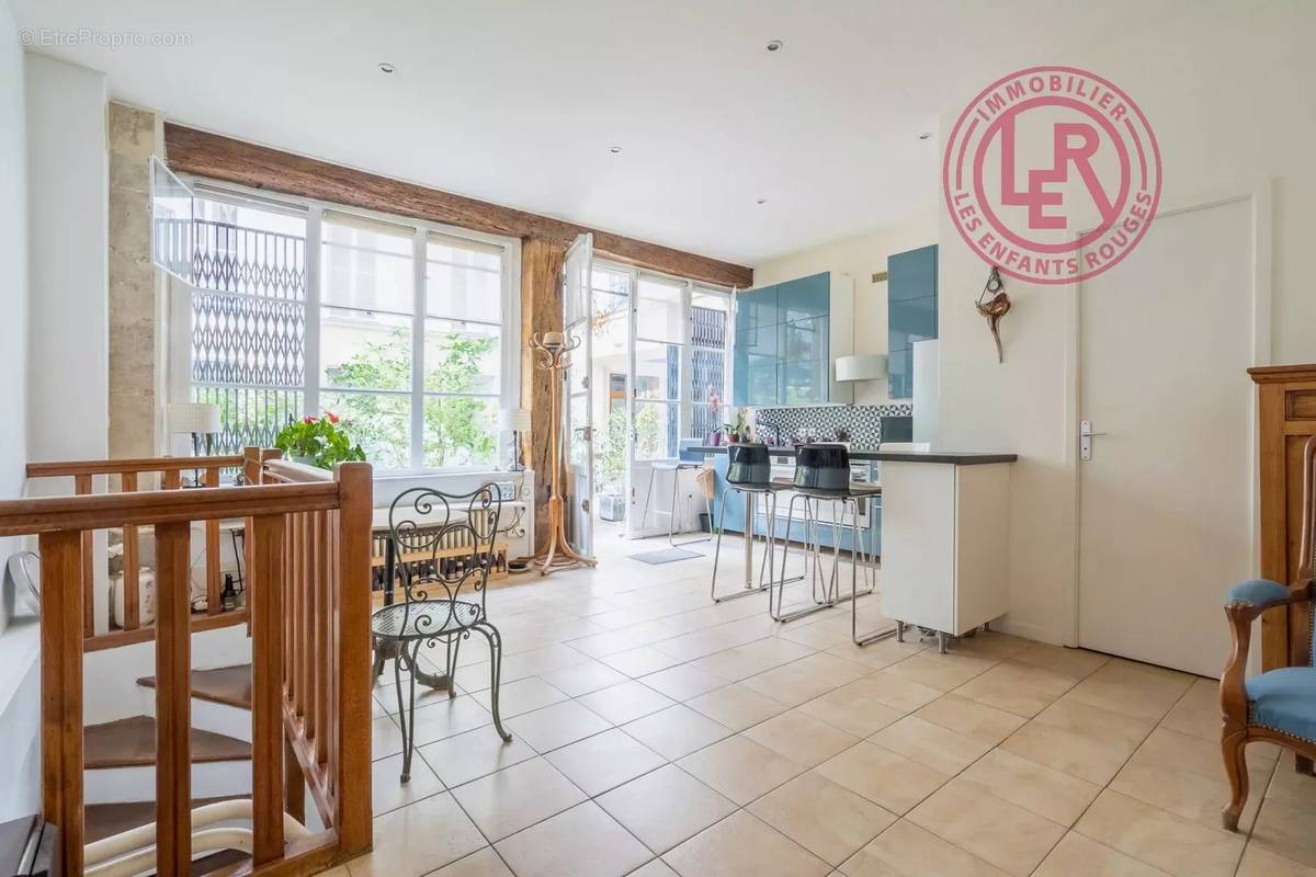 Appartement à PARIS-3E