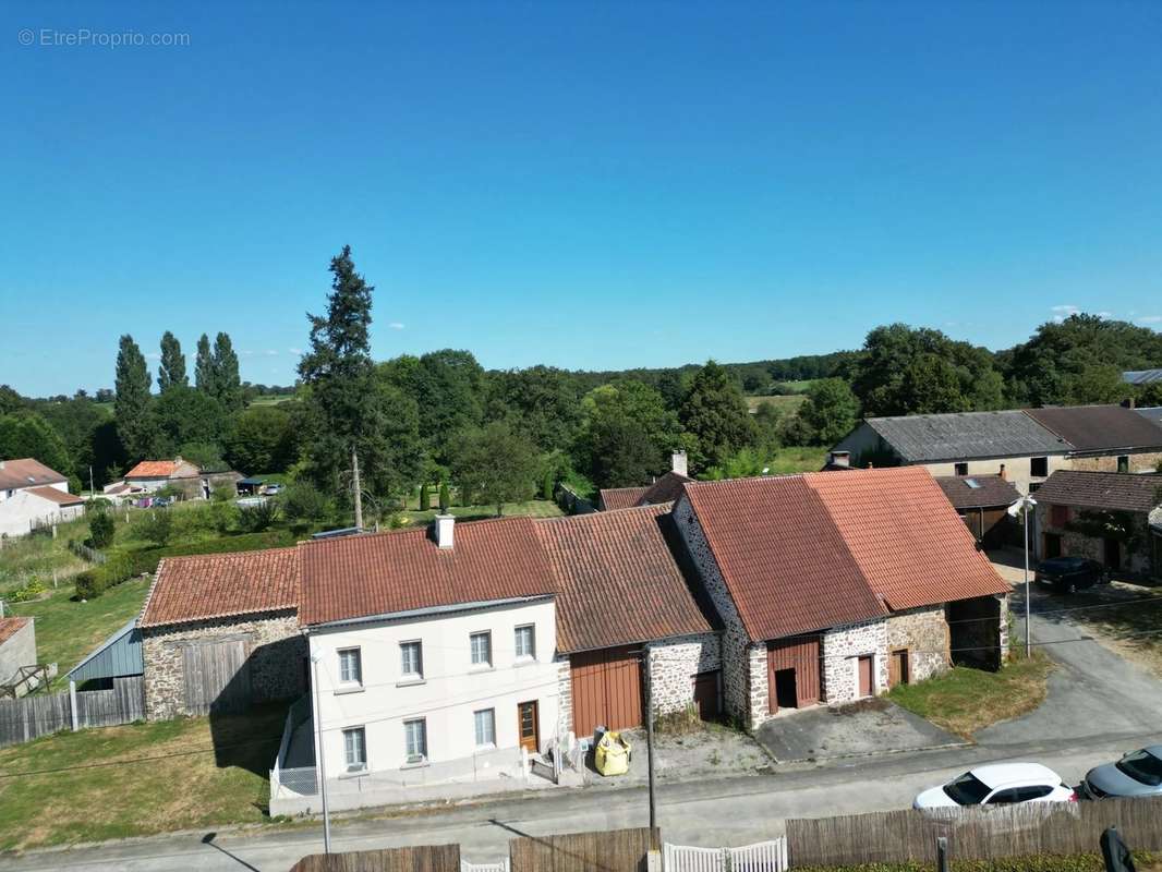 Maison à MAGNAC-LAVAL