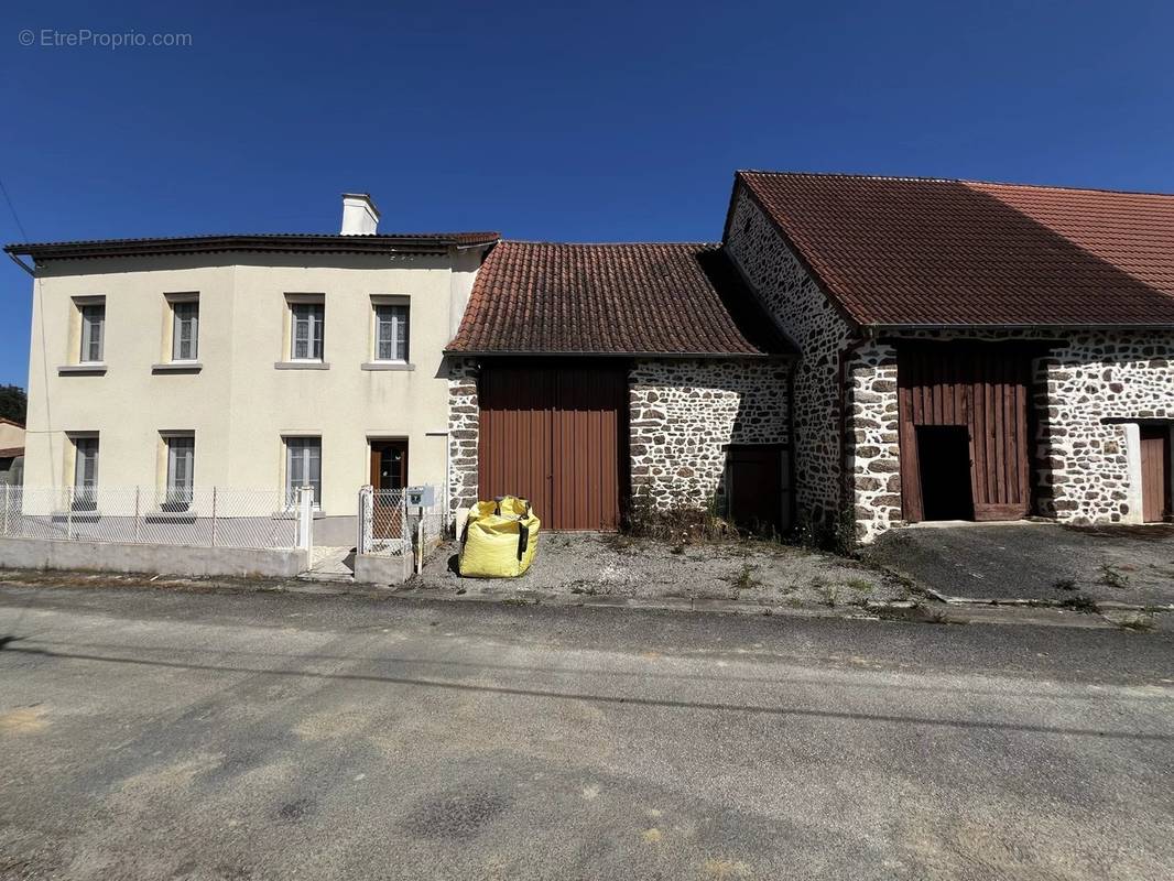 Maison à MAGNAC-LAVAL