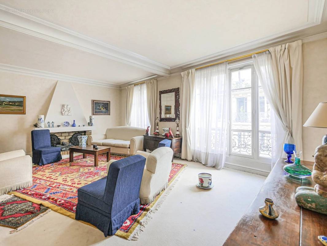 Appartement à PARIS-17E