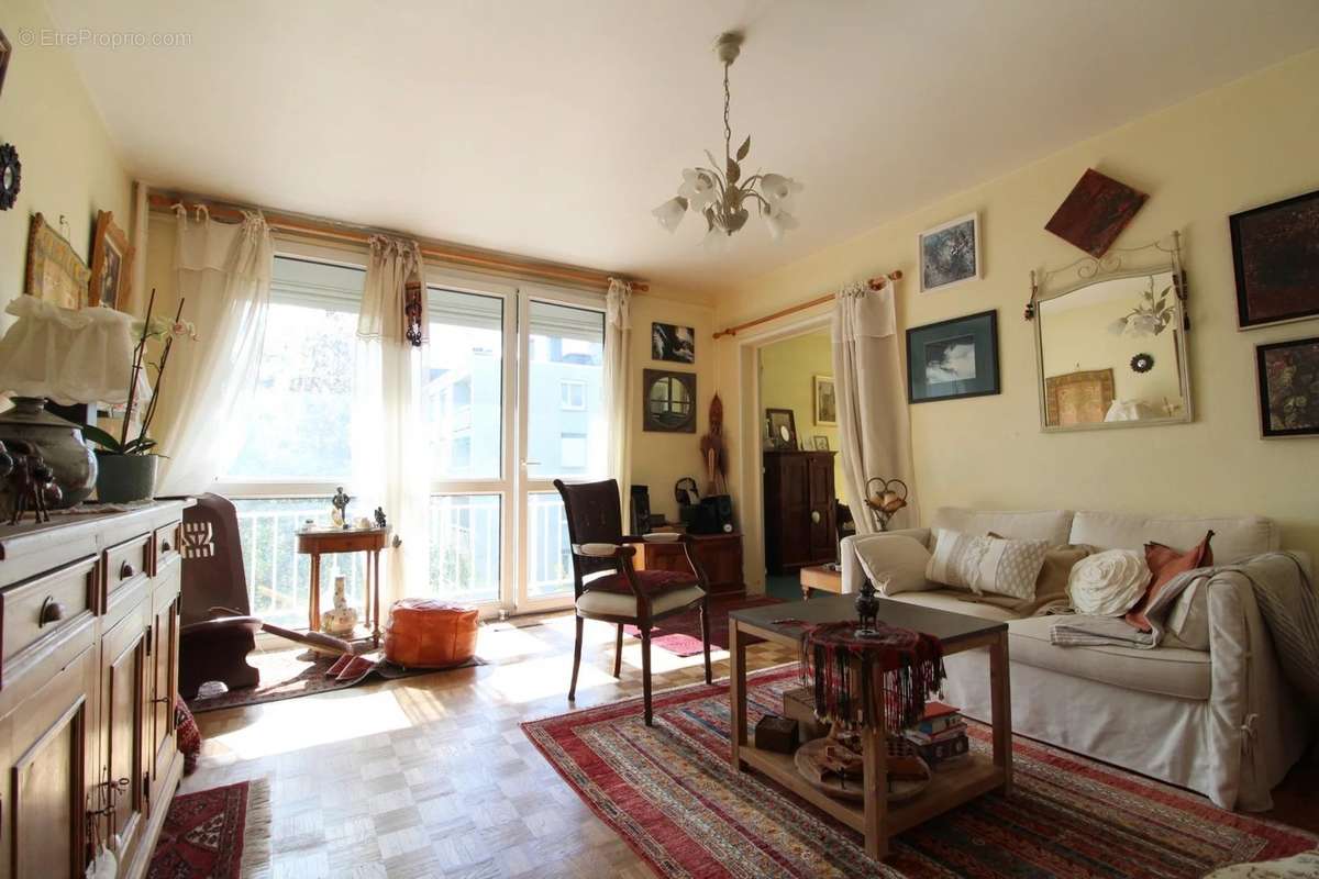 Appartement à MONT-SAINT-AIGNAN