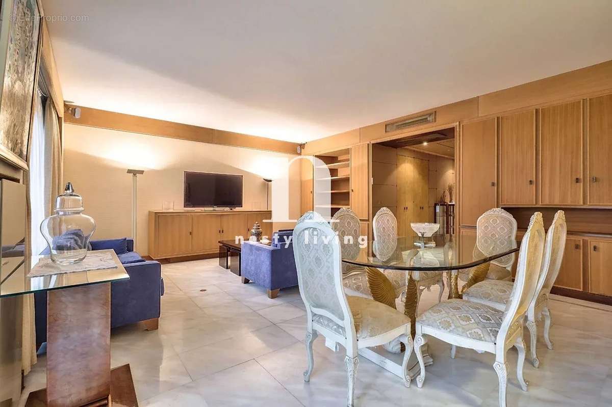 Appartement à NEUILLY-SUR-SEINE