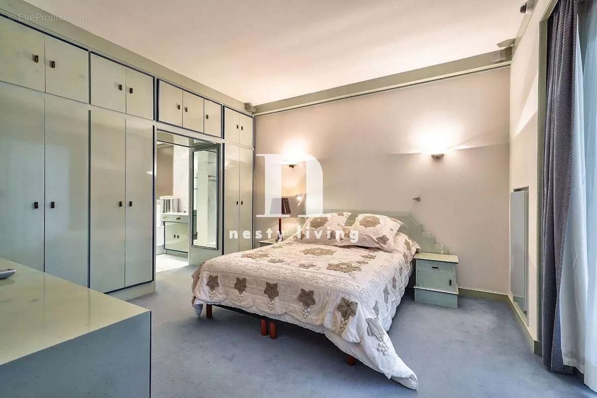 Appartement à NEUILLY-SUR-SEINE