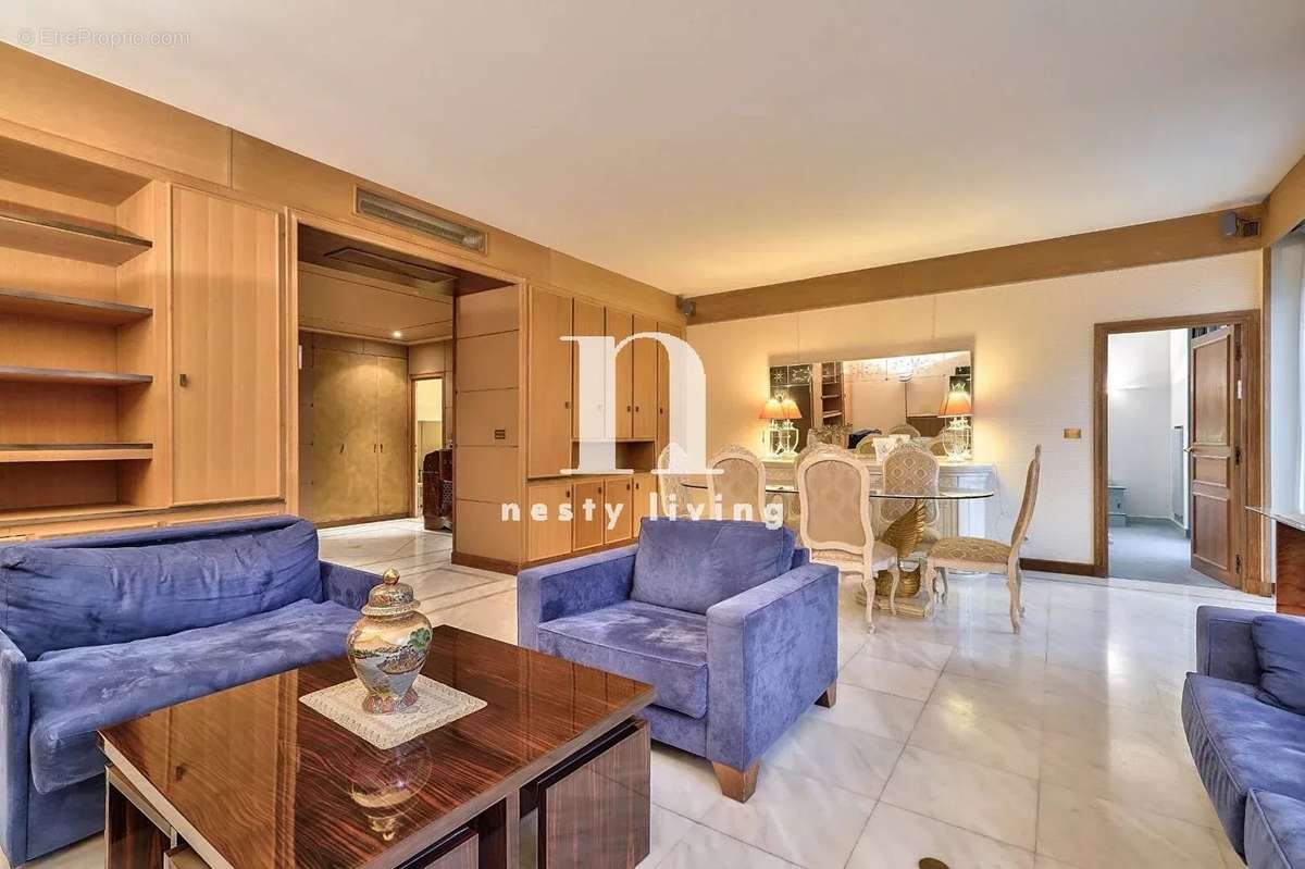 Appartement à NEUILLY-SUR-SEINE