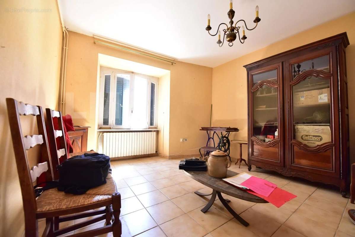 Appartement à REQUISTA